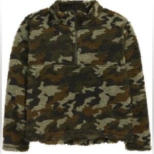 𝅺nwt Treasure And Bond Olive Camo Pullover